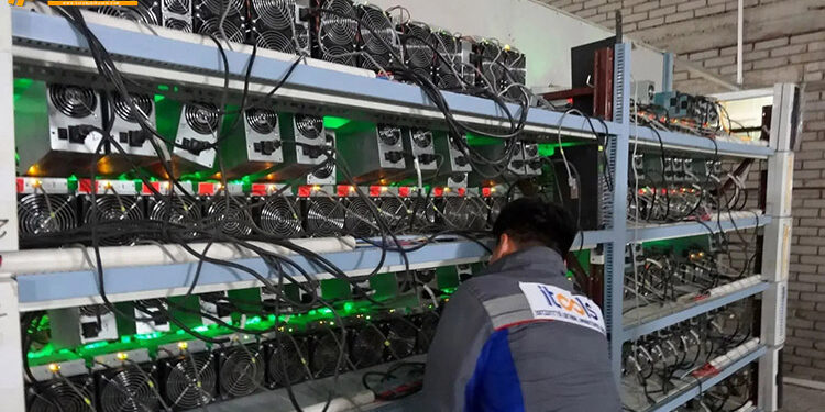 Đào coin – Trung Quốc: “Ẩn thân” dưới hai ngôi mộ để đào Bitcoin bằng điện ăn cắp