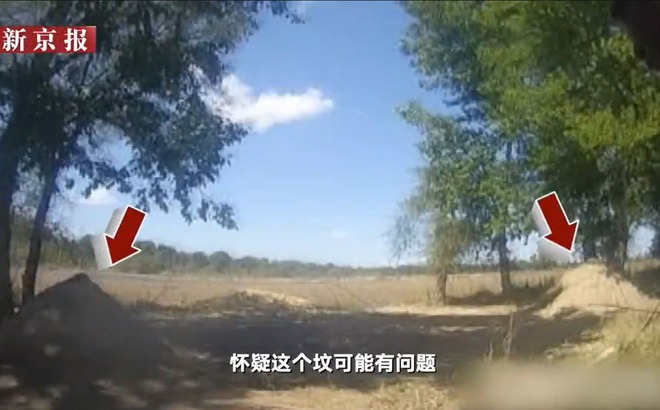 Hai ngôi mộ giả dùng để nguỵ trang cho dàn máy đào Bitcoin. Ảnh: Beijing News.