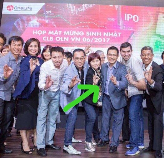 Hình ảnh Simon Le tham gia sự kiện của OneCoin từ năm 2017