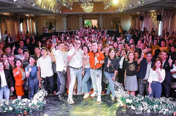 Một cuộc gặp mặt của các thành viên Lion Group mà các giáo viên ở Thanh Chương đăng tải lên mạng xã hội. Ảnh: PV