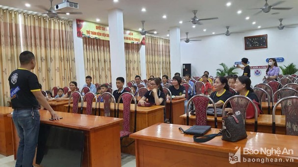 Cuộc gặp mặt của một số thành viên chủ chốt của Lion Group tại Nghệ An. Ảnh: PV
