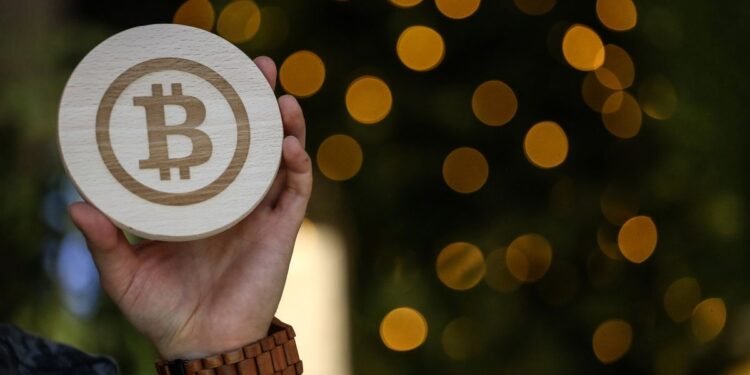 Tin tức coin – Bitcoin tiến sát 19,000 USD khi nỗi lo suy thoái kinh tế lắng xuống