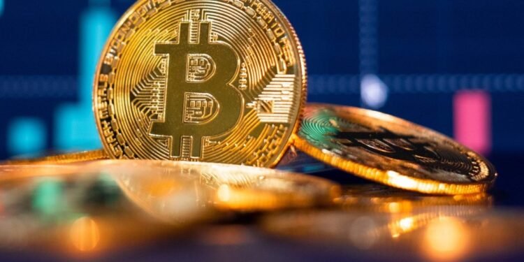Tin tức coin – Gã khổng lồ ngân hàng Standard Chartered cho biết giá Bitcoin có thể đạt 100000 USD vào cuối năm